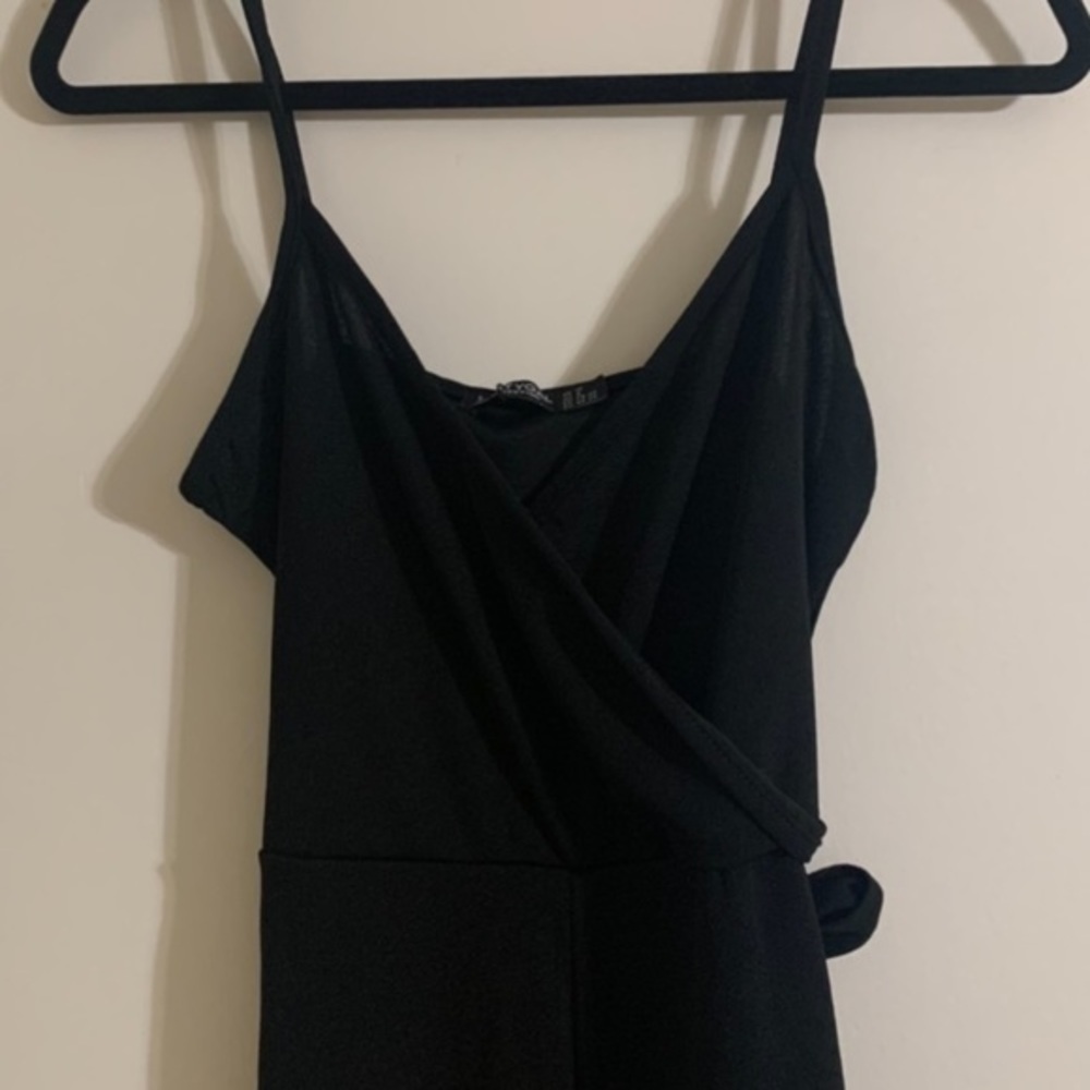 Nasty Gal Black V-Neck Jumpsuit Size 6 - Picture 3 of 10